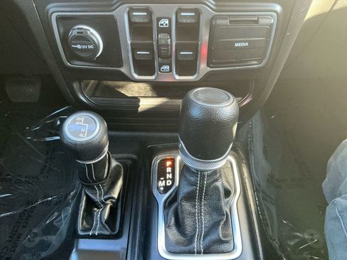 Used 2023 Jeep Wrangler Sahara image 17