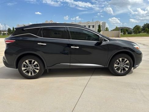 Used 2016 Nissan Murano SV FWD image 2