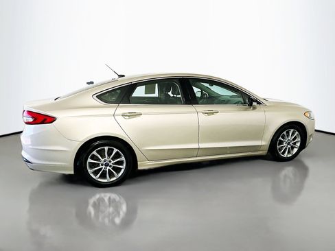 Used 2017 Ford Fusion SE w/ Fusion SE Technology Package FWD image 8