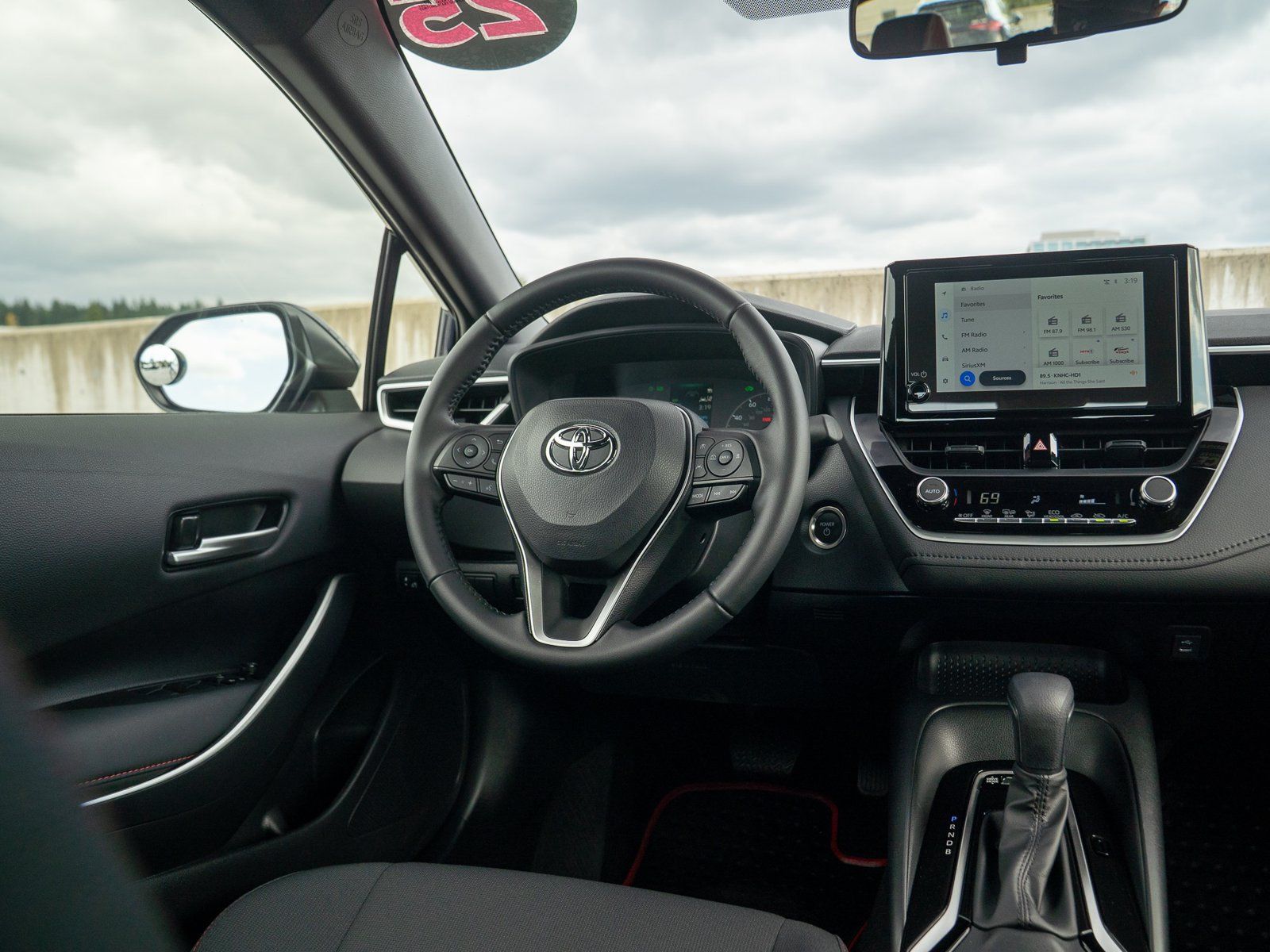 Used 2025 Toyota Corolla SE FWD image 19