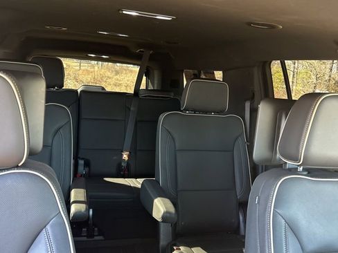 Used 2023 Chevrolet Suburban Premier w/ Advanced Technology Package image 24