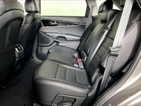 Used 2019 Kia Sorento FWD w/ LX Convenience Package image 3