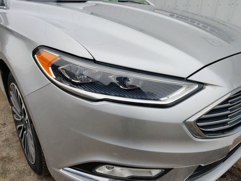 Used 2018 Ford Fusion Titanium image 4