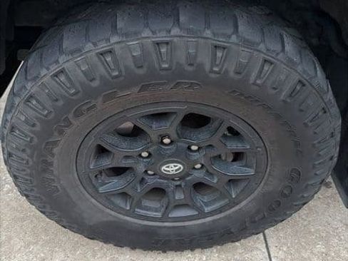 Used 2021 Toyota Tacoma SR5 image 3