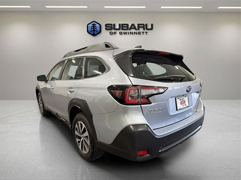 Used 2025 Subaru Outback image 3