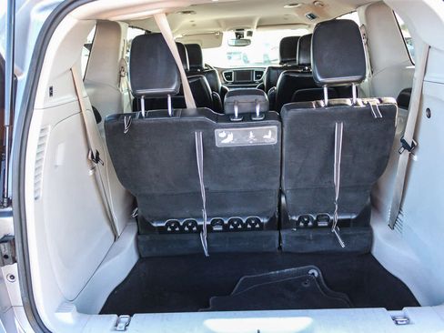 Used 2018 Chrysler Pacifica Touring-L image 25