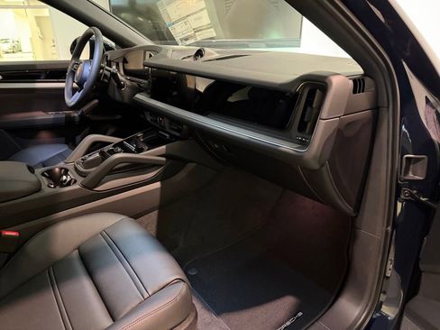 Certified 2026 Porsche Cayenne image 27