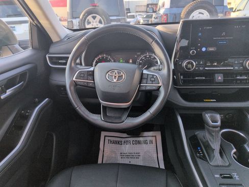 Certified 2025 Toyota Highlander XLE AWD/4WD image 13