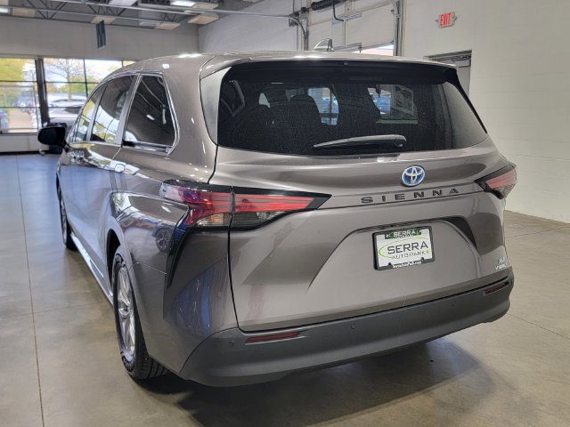 Used 2022 Toyota Sienna XLE FWD image 7