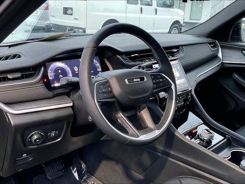 Used 2024 Jeep Grand Cherokee L Limited w/ Luxury Tech Group II image 13