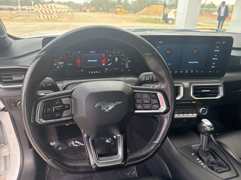Used 2025 Ford Mustang Premium image 13