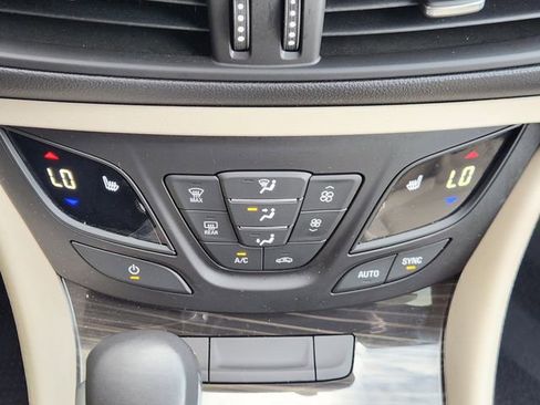 Used 2020 Buick Envision Essence image 17