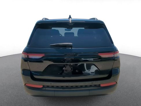 Used 2023 Jeep Grand Cherokee Limited w/ Luxury Tech Group II AWD/4WD image 7