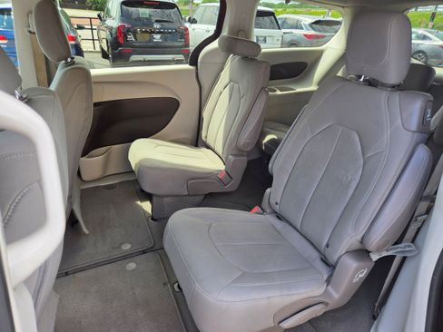 Used 2020 Chrysler Voyager LX w/ Cold Weather Group FWD image 10