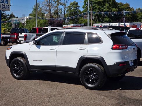 Used 2018 Jeep Cherokee Trailhawk AWD/4WD image 27