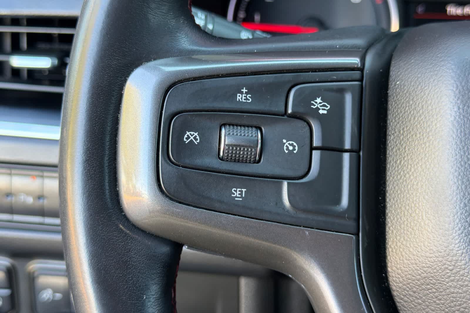 Used 2021 Chevrolet Suburban RST AWD/4WD image 28