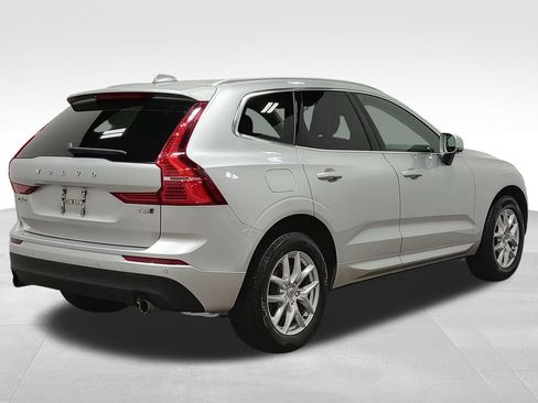 Used 2021 Volvo XC60 T5 Momentum w/ Premium Package AWD/4WD image 3