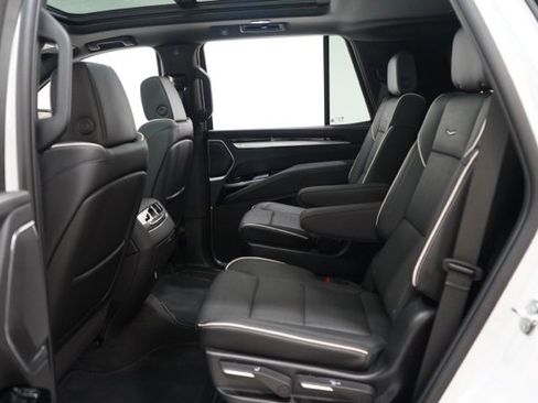 Used 2025 Cadillac Escalade Premium Luxury image 34