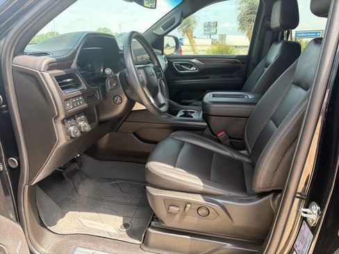 Used 2024 Chevrolet Tahoe Z71 w/ Luxury Package AWD/4WD image 5