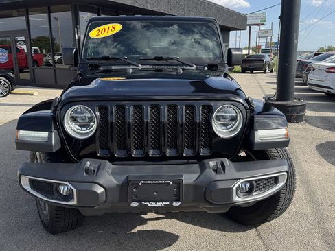 Used 2018 Jeep Wrangler Unlimited Sahara AWD/4WD image 3