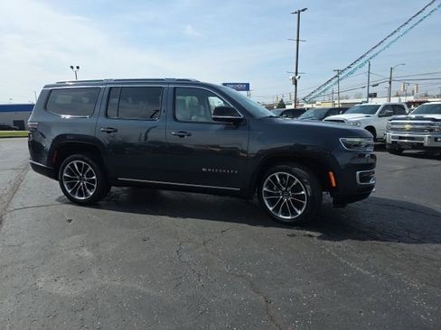 Used 2024 Jeep Wagoneer Series III w/ Premium Group I AWD/4WD image 10