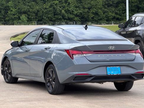 Used 2021 Hyundai Elantra SEL w/ Convenience Package FWD image 10