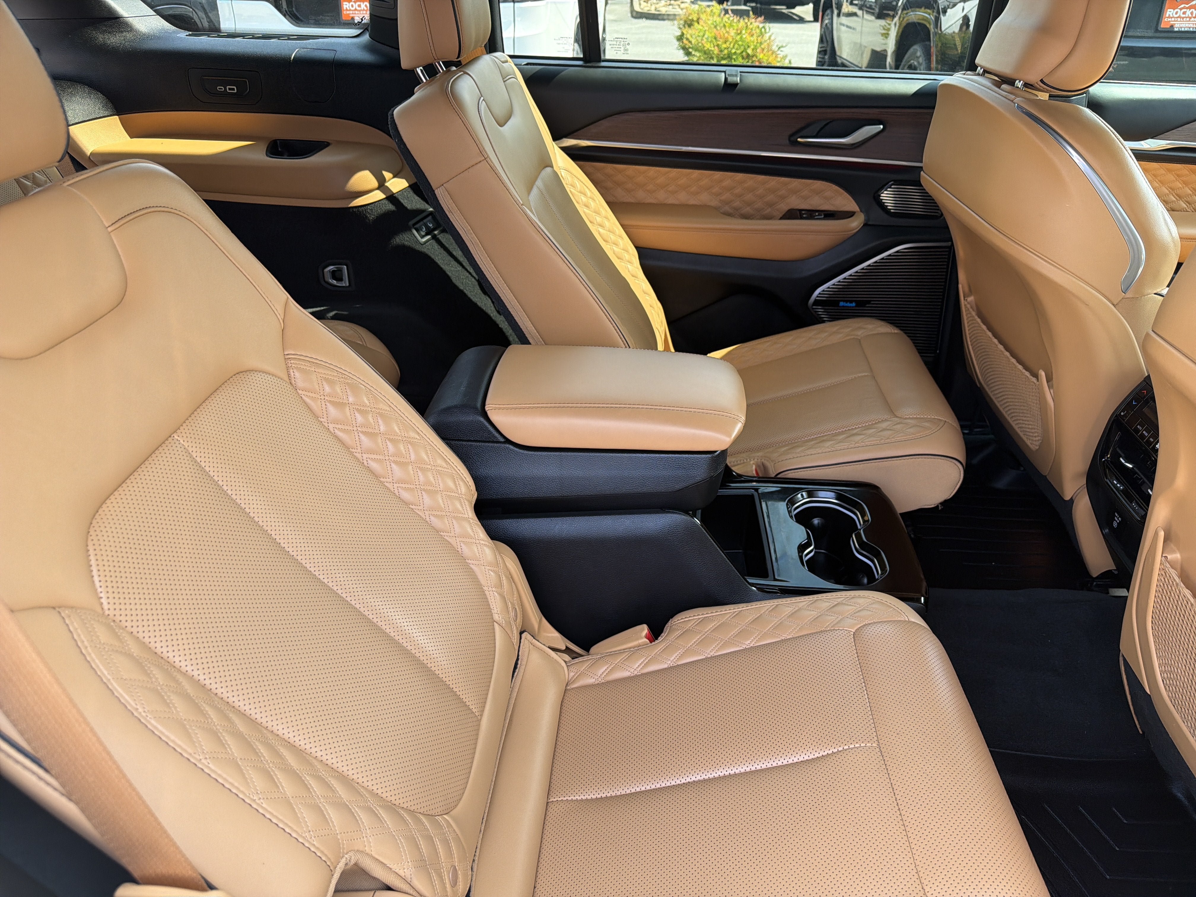 Used 2022 Jeep Grand Cherokee L Summit w/ Advanced Protech Group IV AWD/4WD image 28