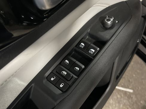 Used 2025 Jeep Compass Limited w/ Elite Group image 8