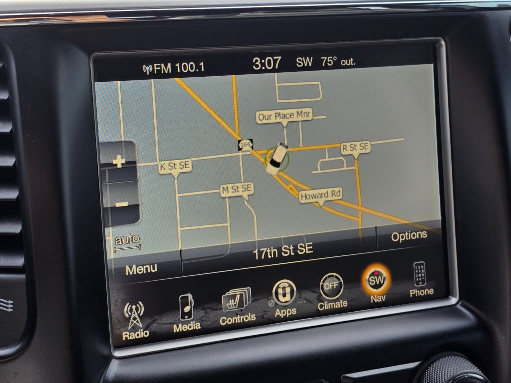 Used 2017 Jeep Grand Cherokee Altitude AWD/4WD image 10