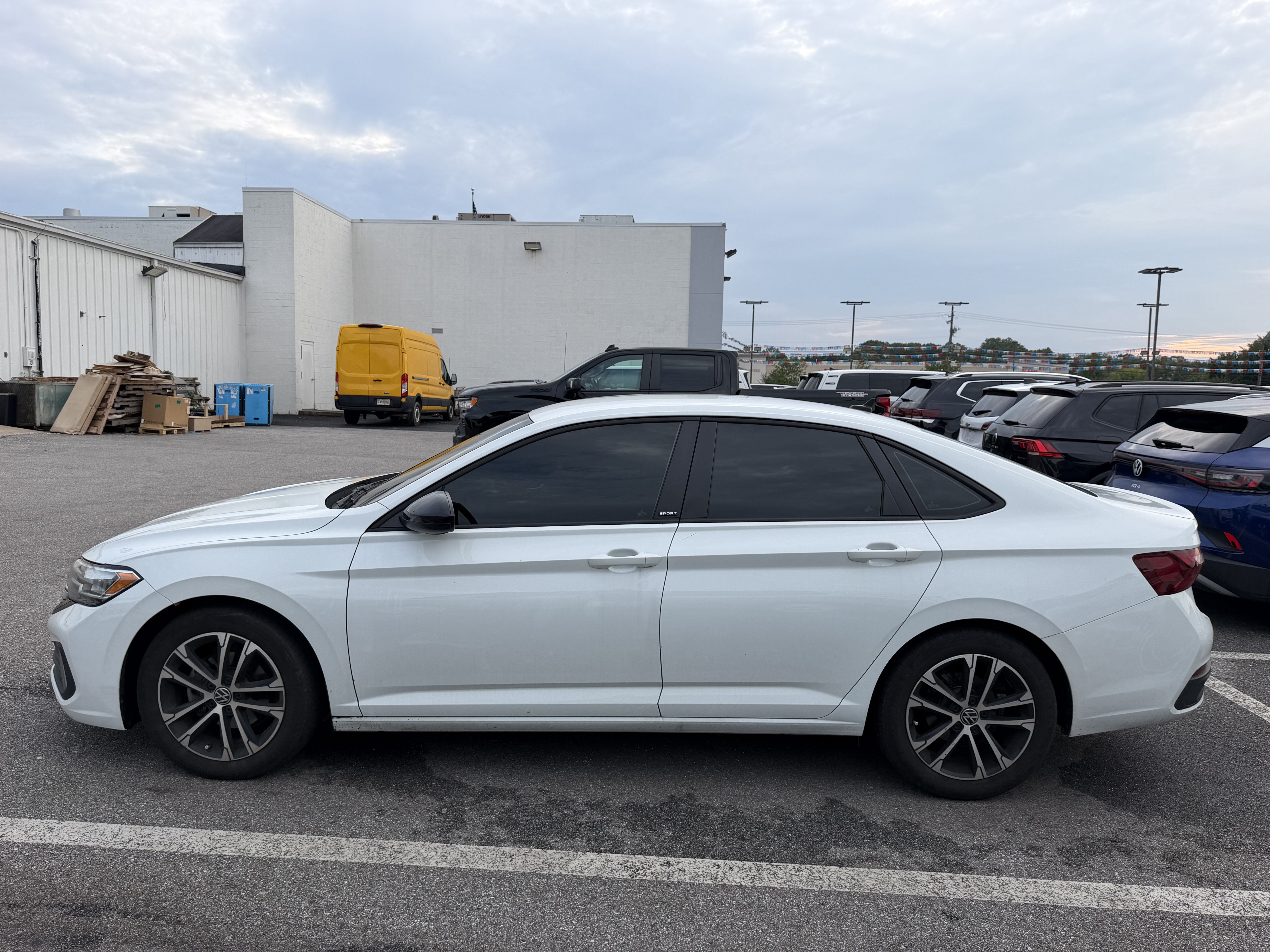 Used 2024 Volkswagen Jetta Sport FWD image 4