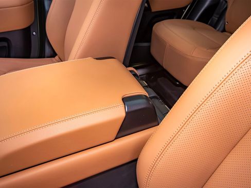 New 2026 Land Rover Defender 130 X-Dynamic SE image 33