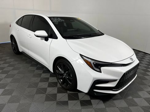 Certified 2024 Toyota Corolla SE FWD image 3