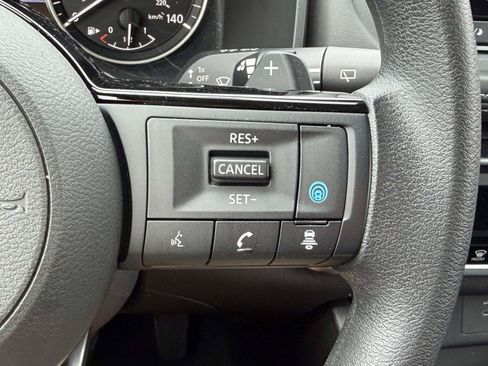 Used 2023 Nissan Rogue SV AWD/4WD image 19