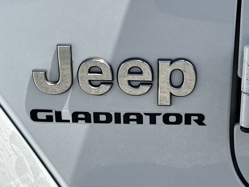 Used 2021 Jeep Gladiator Overland AWD/4WD image 45