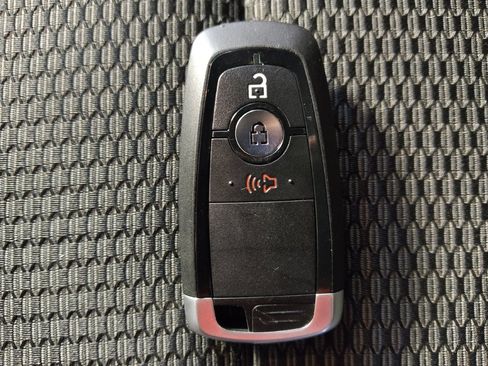 Used 2019 Ford Explorer XLT image 32