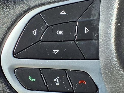 Used 2024 Chrysler Pacifica Touring-L FWD image 20