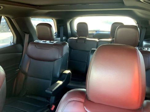 Used 2020 Ford Explorer Platinum w/ Premium Technology Package AWD/4WD image 27