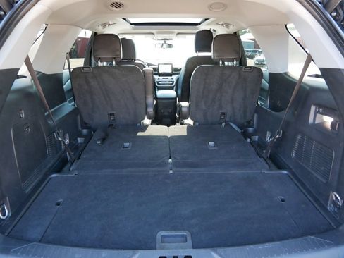 Used 2023 Ford Explorer XLT w/ Equipment Group 202A AWD/4WD image 10