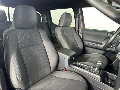 Used 2017 Toyota Tacoma TRD Sport w/ Tow Package (A/T) AWD/4WD image 26