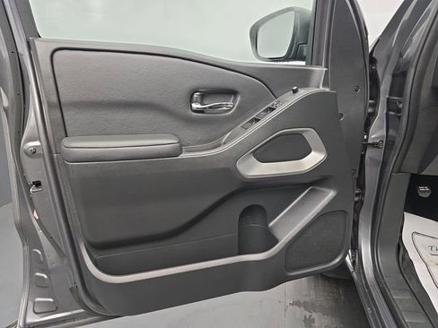 Used 2025 Nissan Frontier SV image 25