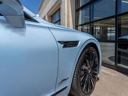 New 2025 Bentley Flying Spur Plug-In Hybrid image 10