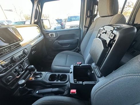 Used 2024 Jeep Gladiator Sport image 25