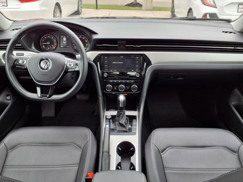 Used 2022 Volkswagen Passat 2.0T SE image 8
