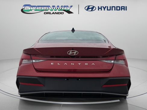 Certified 2025 Hyundai Elantra SE FWD image 7