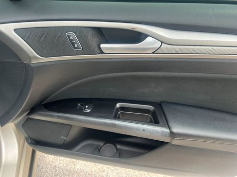 Used 2017 Ford Fusion SE w/ Fusion SE Technology Package FWD image 26