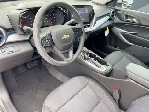 New 2026 Chevrolet Trax LS w/ LS Convenience Package FWD image 4