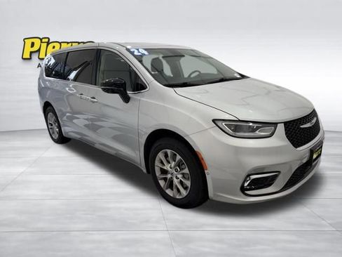 Used 2024 Chrysler Pacifica Touring-L AWD/4WD image 7