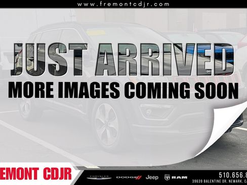 Used 2018 Jeep Compass Latitude w/ Popular Equipment Group image 1