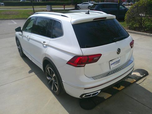 Used 2024 Volkswagen Tiguan SEL R-Line image 9