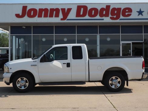 Used 2005 Ford F250 Lariat image 2